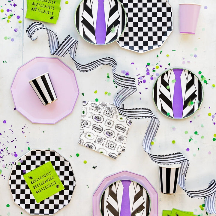 BLACK & WHITE SIGNATURE CHECKER DINNER PLATES