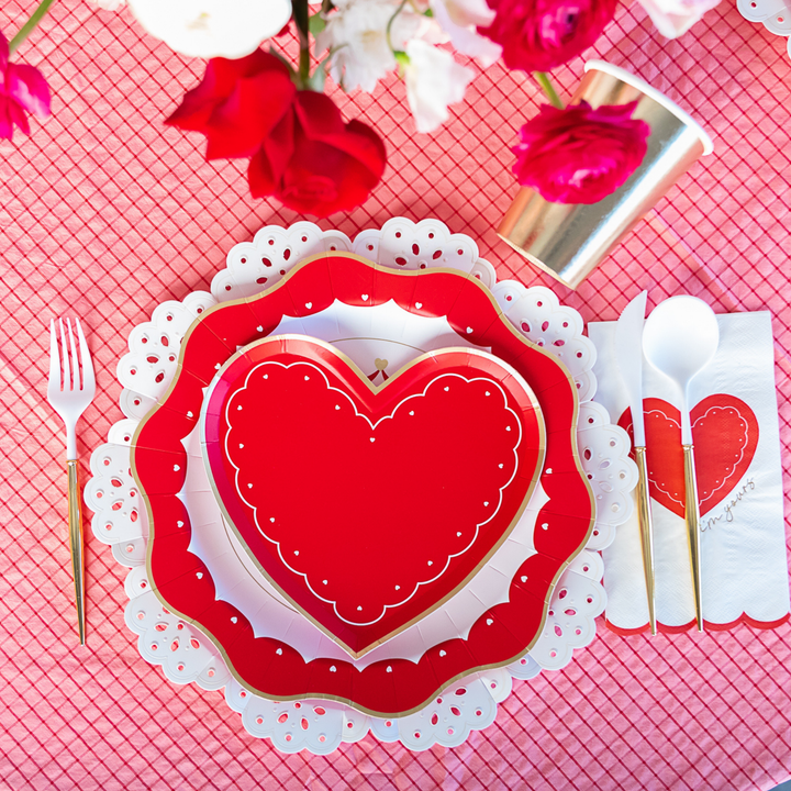 ELEGANT VALENTINE HEART SHAPED PLATES Bonjour Fete Plates ELEGANT VALENTINE HEART SHAPED PLATES Bonjour Fete - Party Supplies