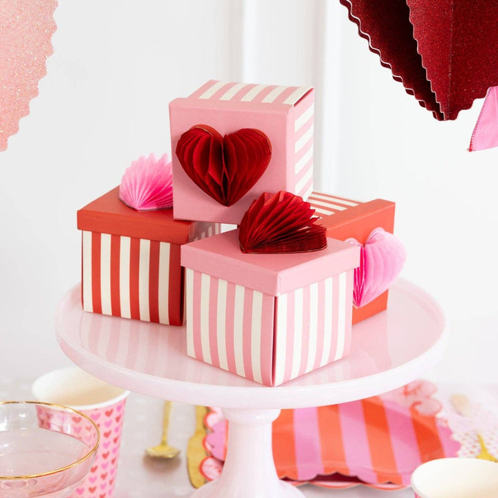 VAL1108 - Heart Explosion Treat Box My Mind’s Eye VAL1108 - Heart Explosion Treat Box Bonjour Fete - Party Supplies